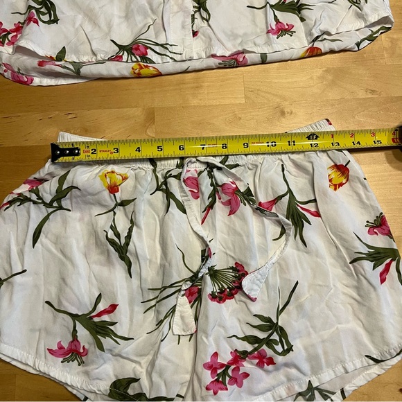 Piyama Women's Size S White Floral Button Front Pajamas Set Shirt Shorts - Picture 5 of 11